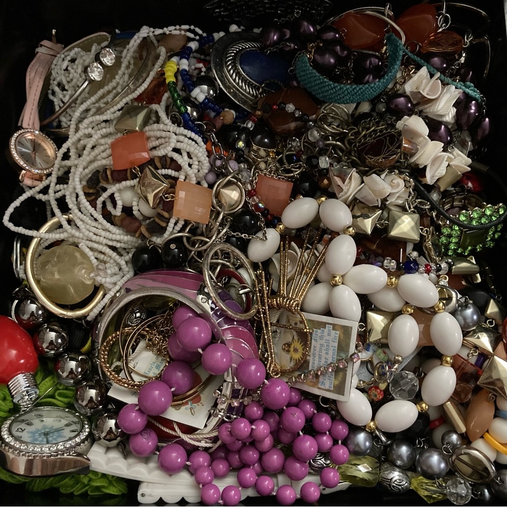 Mystery 3 lb + Fun crafters junk jewelry accessories parts Lot Vintage Modern - Picture 4 of 8